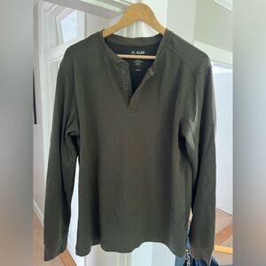 Green Long Sleeve Tee Shirt for Everyday Comfort